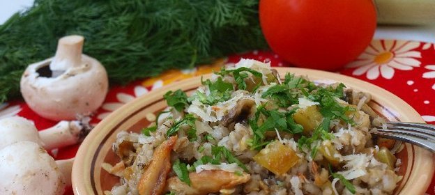 Гарнир из перловки с овощами и курицей