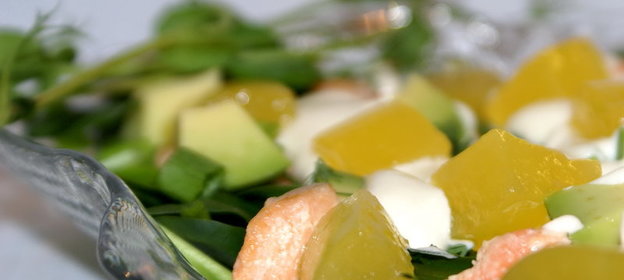 Салат с форелью и апельсиновым желе