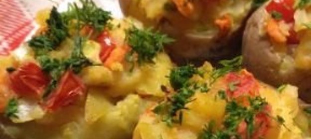 Мини пицца с ветчиной, перцем и грибами