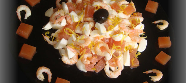 Моццарелла с креветками и желе из помидоров