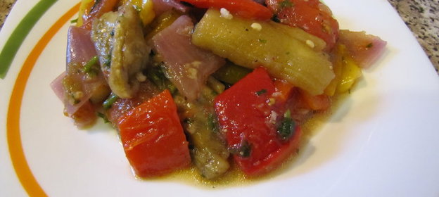 Испанский салат из печеных овощей