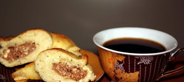 Маковые булочки с творогом и черносливом