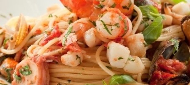 Длинные спагетти с морепродуктами