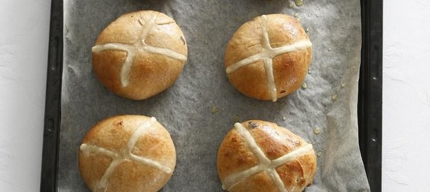 Коричные булочки с крестом