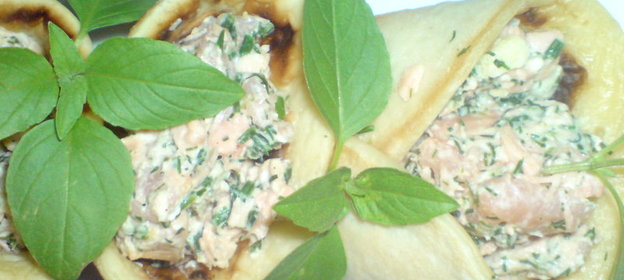 Оладьи из спаржи с рыбным тартаром