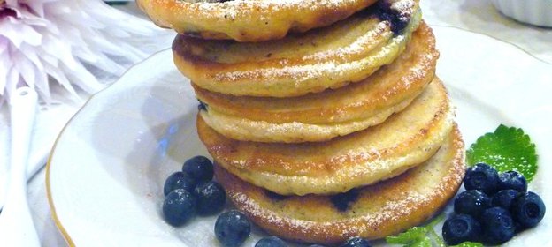 Оладьи йогуртовые с отрубями и черникой