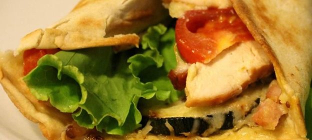 Пицца на лаваше по мотивам салата Цезарь