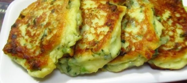 Оладьи из вареного картофеля и сыра фета