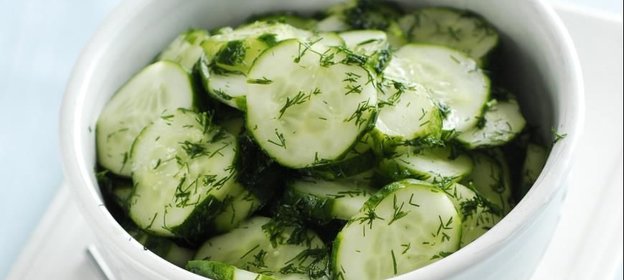 Огуречный салат с медовой заправкой