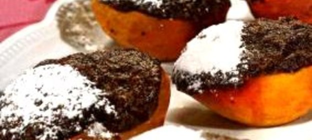 Персики, запеченные с шоколадом и имбирем