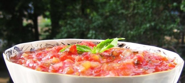 Морской окунь с брандадой и луковым соусом