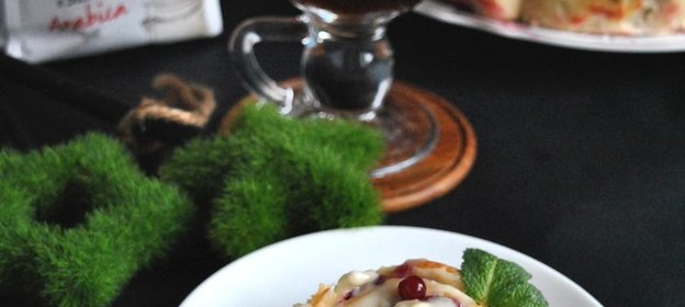 Булочки с брусникой под сырно-сливочной глазурью