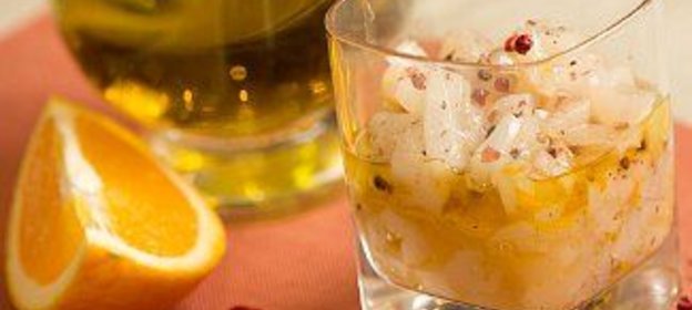 Тартар из морского гребешка с апельсином и жгучим перцем