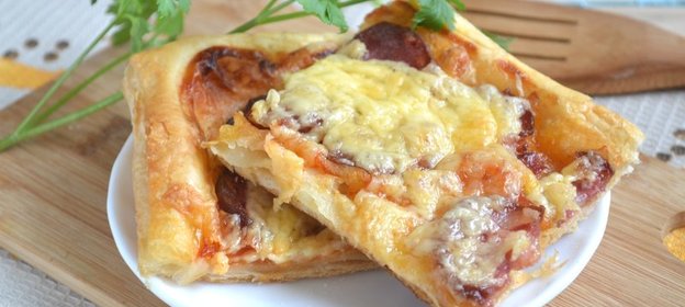 Пицца на слоеном тесте в духовке