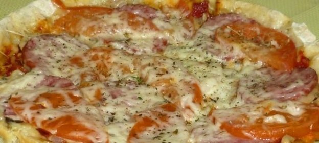 Пицца с сыром в мультиварке