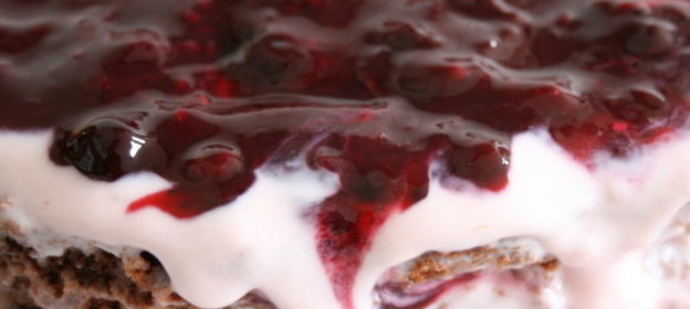 Шоколадно-ягодный торт