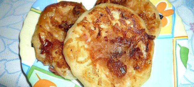 Дрожжевые оладьи с яблочным припёком