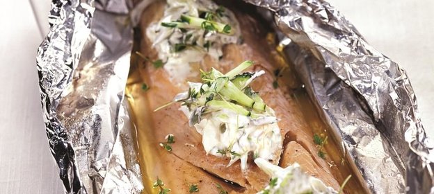 Паровая форель с соусом из кресс-салата