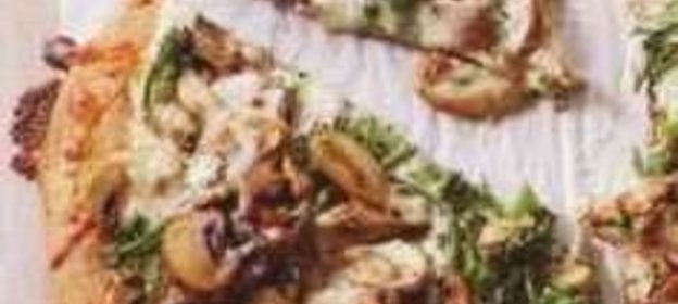 Пицца с брокколи и грибами