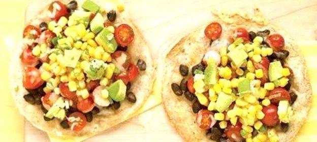 Лепешки с черной фасолью и кукурузой