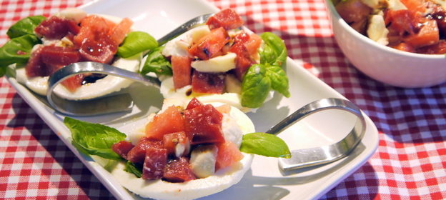 Моцарелла с томатным желе и арбузом или фантазии на тему „Капрезе