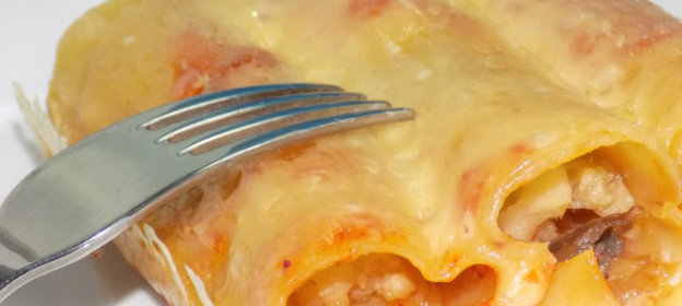 Макароны каннеллони, фаршированные цветной капустой и шампиньонами