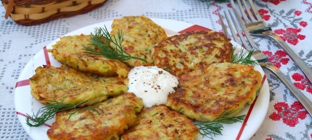 Кабачковые оладьи с творогом