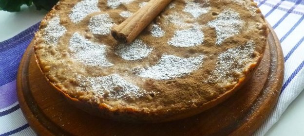 Кекс на яблочном пюре с орехами