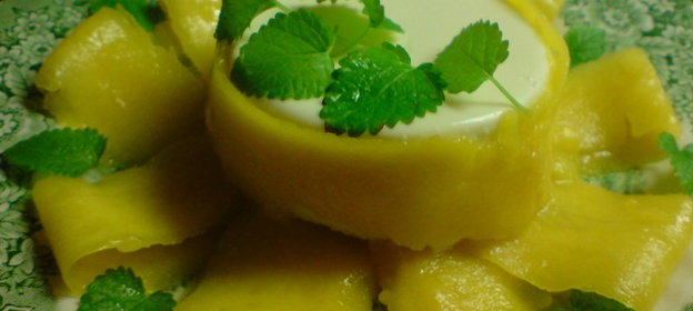 Десерт Сливочно-шоколадное желе и манго