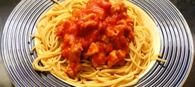 Спагетти с курицей и перчиком чили