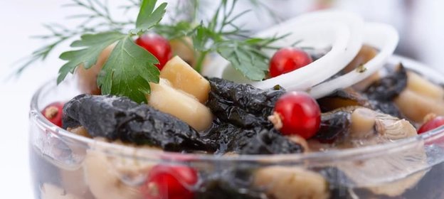 Салат с морской капустой и грибами