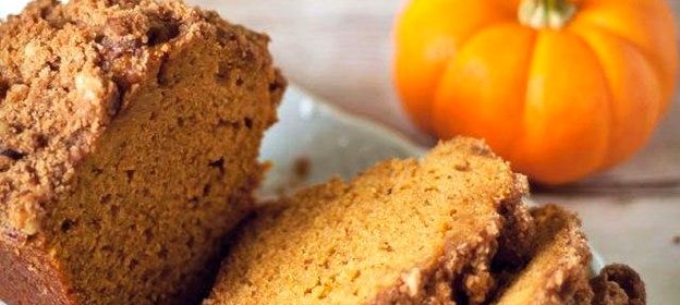 Тыквенный хлеб с ореховой посыпкой