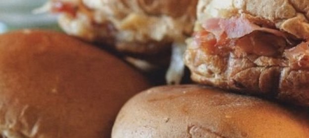 Салат из яблок, мандаринов и чернослива