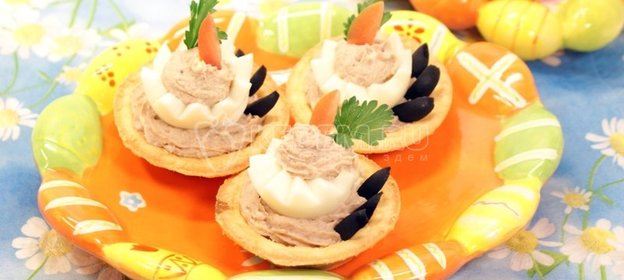 Салат с тортеллини по-средиземноморски