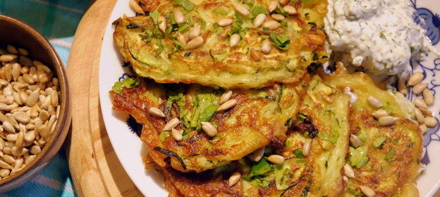 Кабачковые оладьи с творожным дипом „Здравствуй, лето!