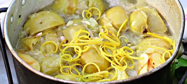 Желе из диких яблок с травами