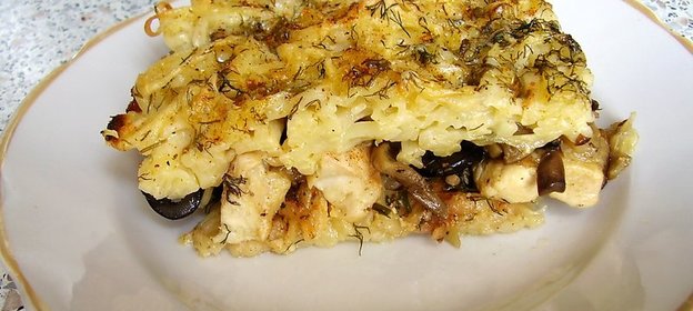 Лапша запеченная с курицей и грибами