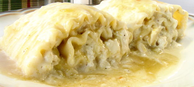 Паста для лазаньи фаршированная курицей и зеленым чили