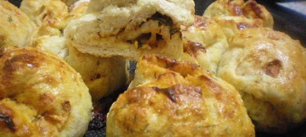 БУЛОЧКИ ЗАКУСОЧНЫЕ С ЧЕСНОКОМ И ЗЕЛЕНЬЮ