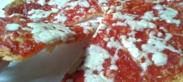 Пицца «Маргарита» с домашним соусом из томатов