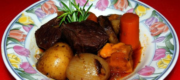 Говядина и овощи в казане