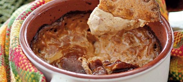 Пивной дип с копчеными колбасками