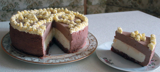 Творожный торт-суфле с белым и чёрным шоколадом