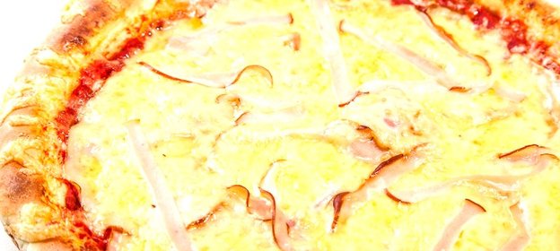 Пицца с сыром и беконом