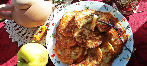 Оладьи пшённо-кашные с яблоком