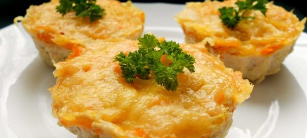 Закусочные кексы из курицы с овощами