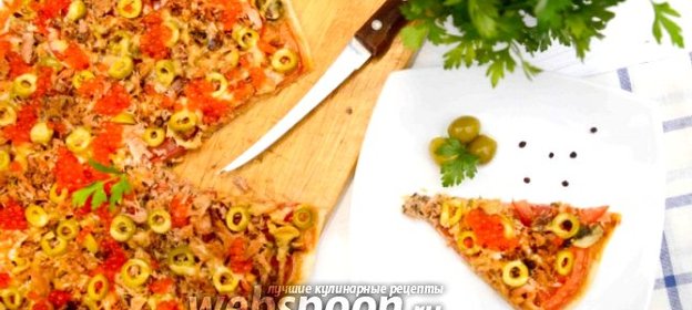 Пицца с тунцом и красной икрой на слоёном тесте