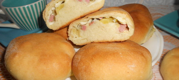 Пицца в булочке из теста поплавок