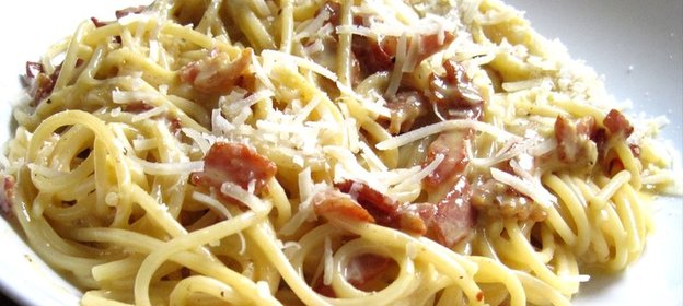 Макароны с беконом и сливками