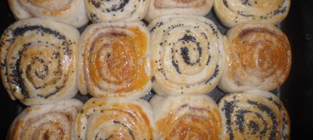 Булочки с корицей и маком